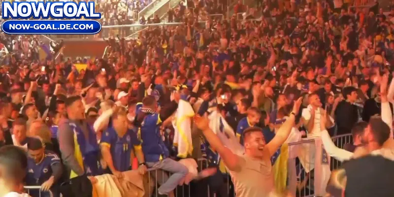 Cổ động viên Bosnia ăn mừng chiến thắng trước Italy tại vòng loại World Cup 2026 nowgoal